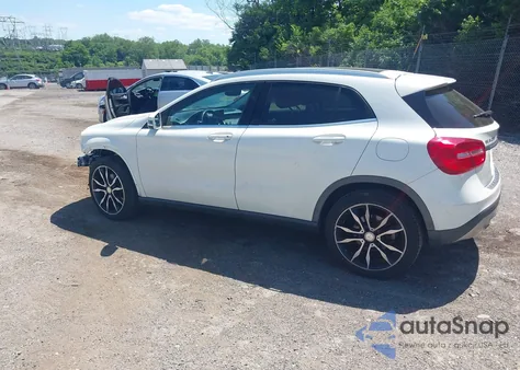 2015 Mercedes-Benz Gla 250 z USA, uszkodzony, nr VIN WDCTG4EBXFJ185262